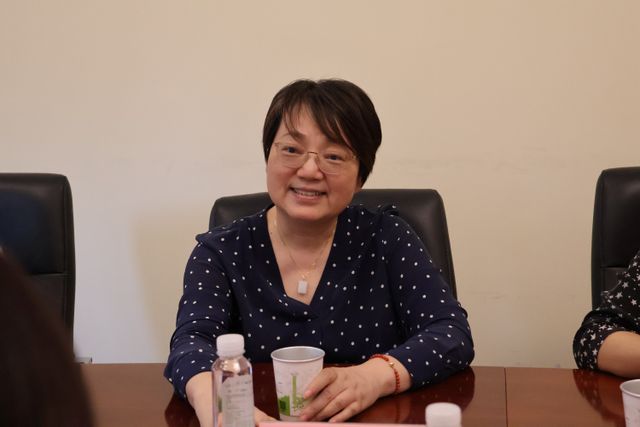 普陀区政协主席杭春芳讲话.jpg