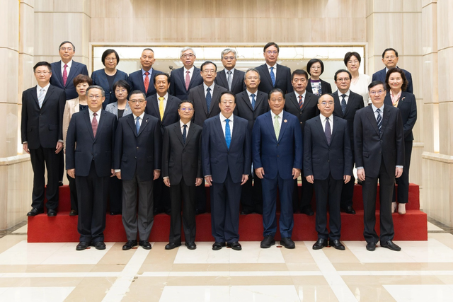 7月30日,上海市政府举行参事聘任仪式.png