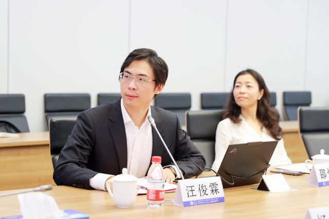 致公党党员、智金院助理研究员汪俊霖作科研成果展示.jpg